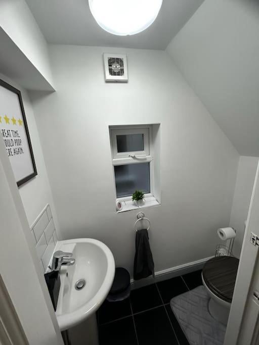 Lovely 5Br Home In Manchester. Close To The City Zewnętrze zdjęcie