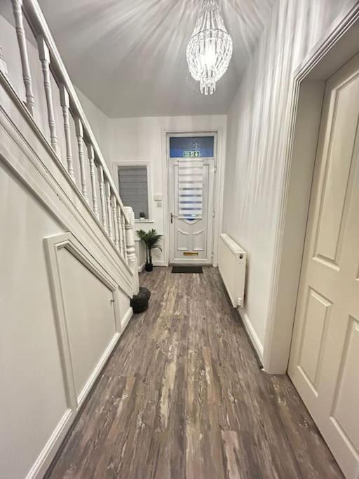 Lovely 5Br Home In Manchester. Close To The City Zewnętrze zdjęcie