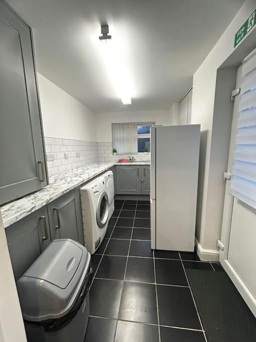 Lovely 5Br Home In Manchester. Close To The City Zewnętrze zdjęcie
