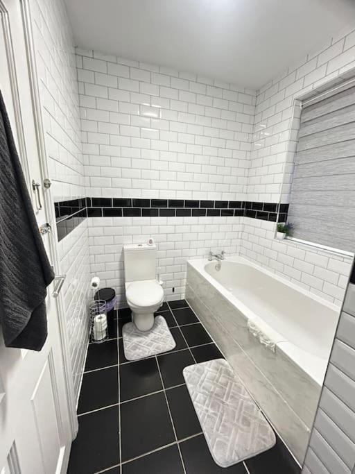 Lovely 5Br Home In Manchester. Close To The City Zewnętrze zdjęcie