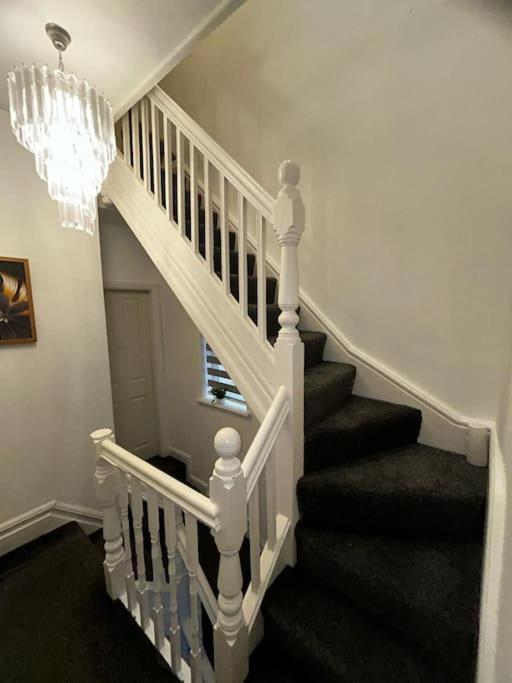 Lovely 5Br Home In Manchester. Close To The City Zewnętrze zdjęcie