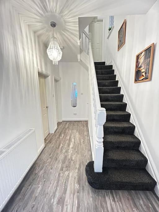 Lovely 5Br Home In Manchester. Close To The City Zewnętrze zdjęcie